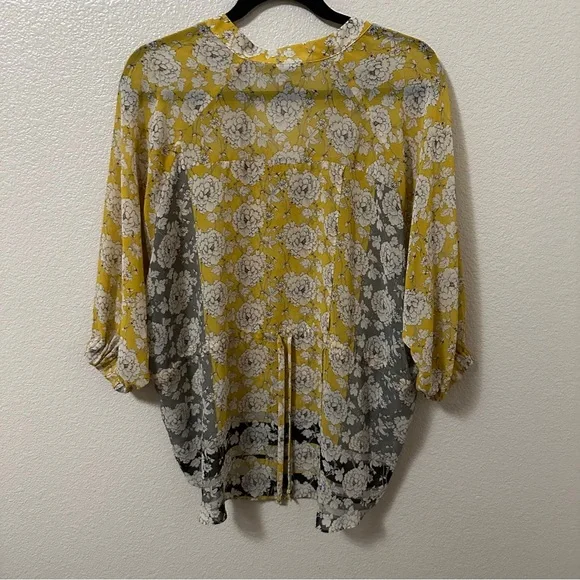 CAbi Gather Blouse Sz Small Floral Print Yellow - Picture 8 of 16